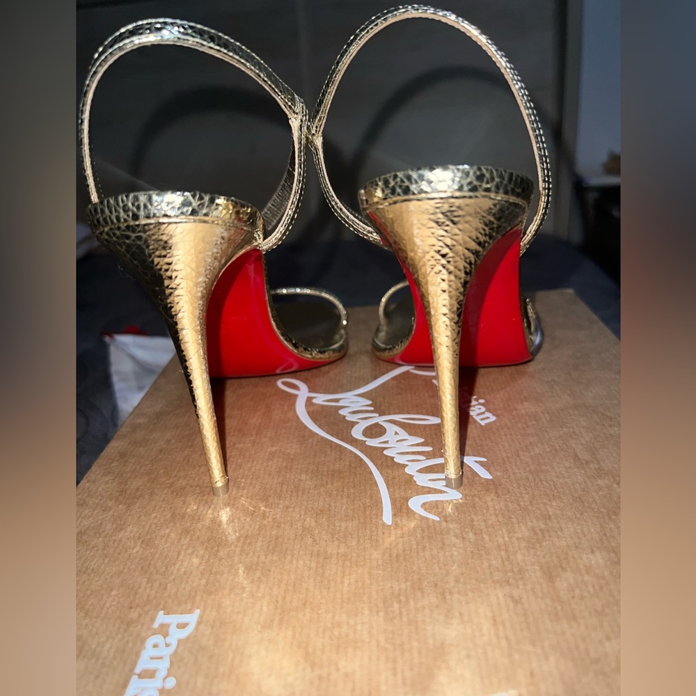 CHRISTIAN LOUBOUTIN ROSALIE STILLETTO size 9. Worn once. ❤️❤️